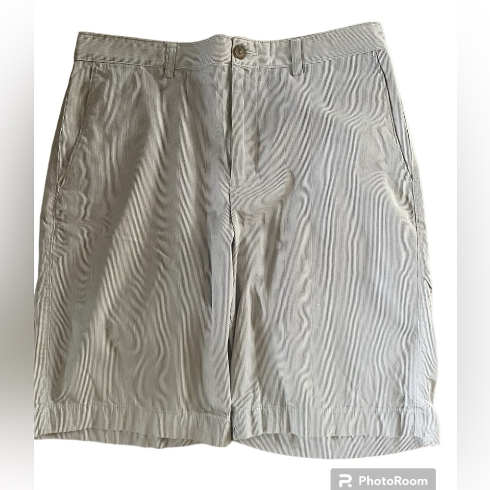 Men’s Banana Republic flat front shorts, 32.